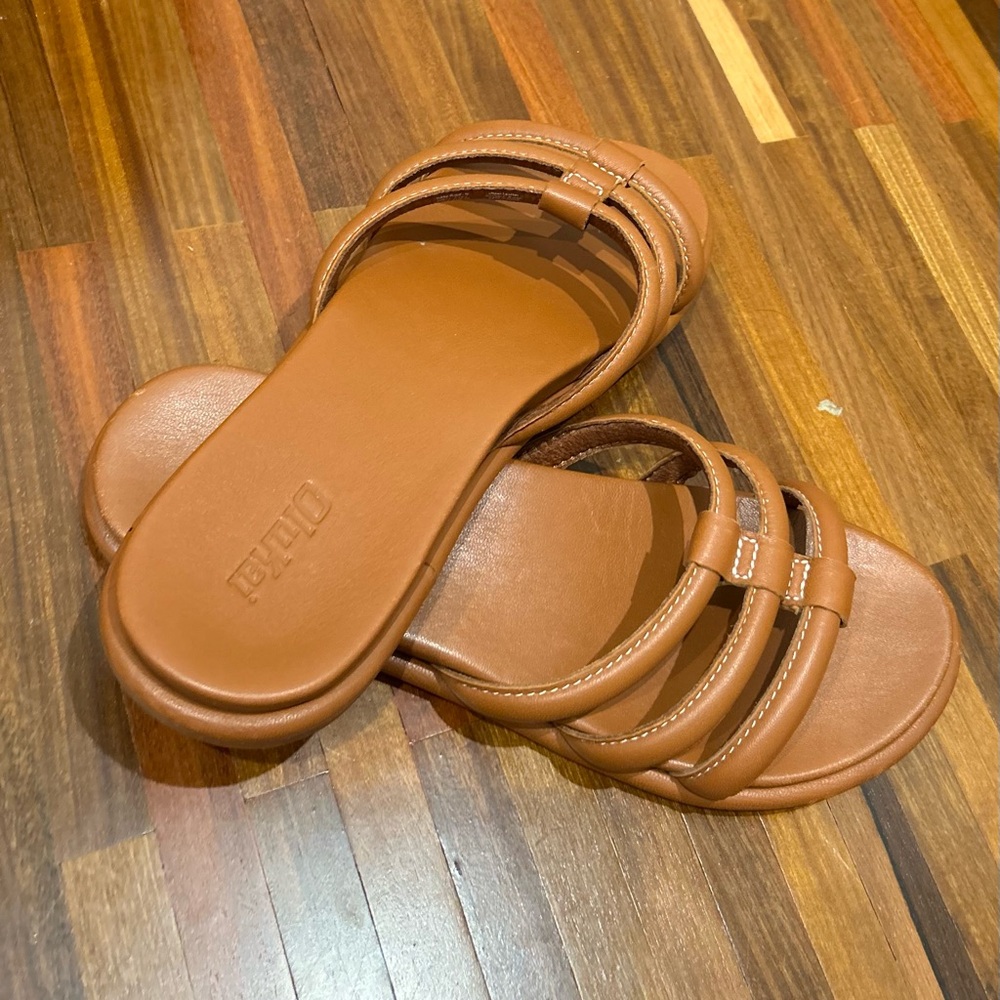 OluKai Women’s Tan Leather Slide Sandals